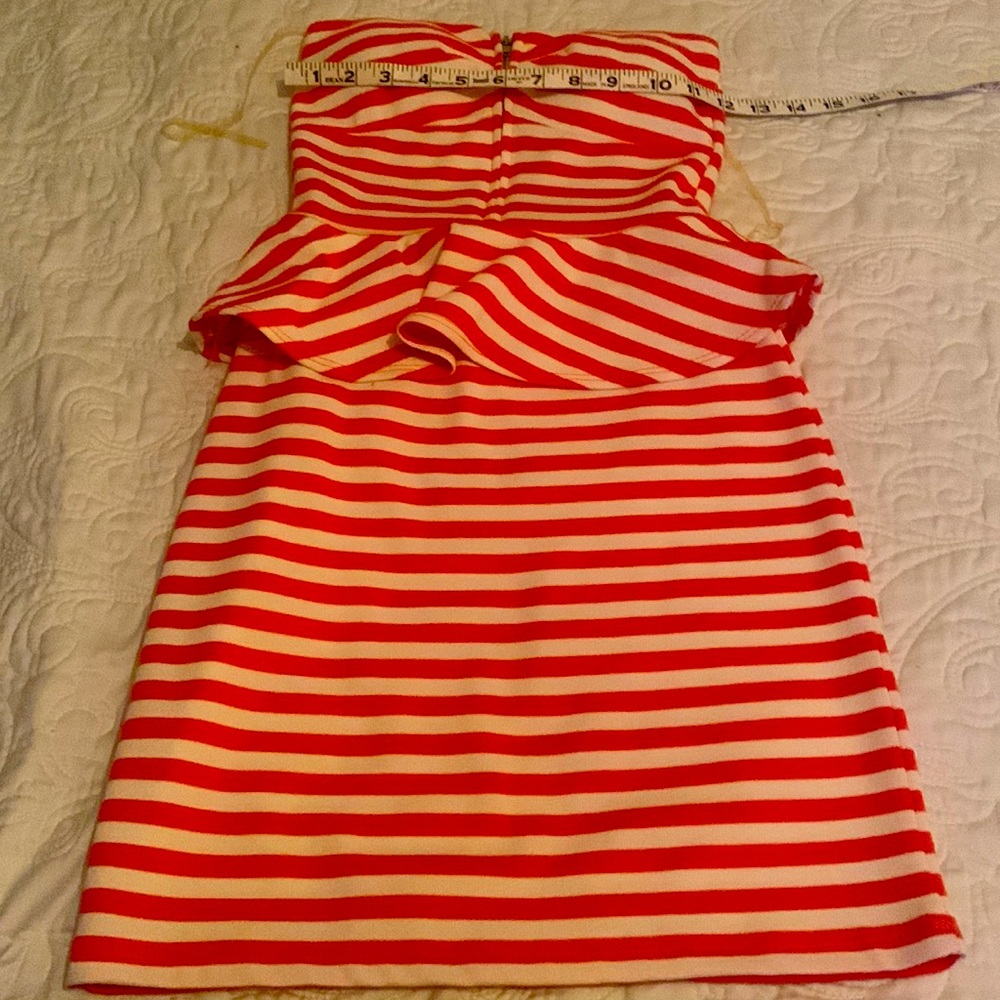Small size dress. Strapless.